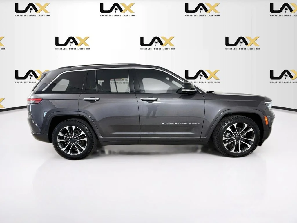 Used 2022 Gray Jeep Overland 4xe image 8