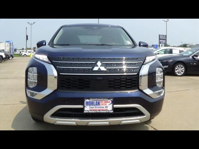 Certified Used 2023 Cosmic Blue Metallic D14 Mitsubishi SE image 3