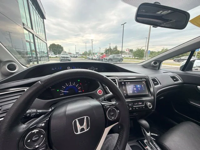 Used 2014 White Honda EX-L image 23