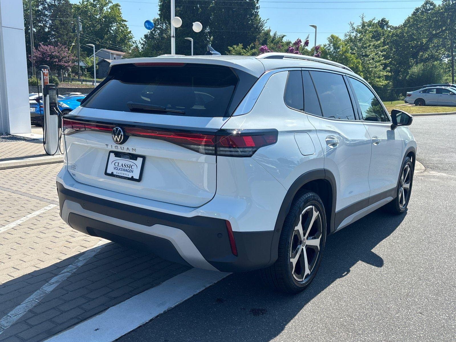 New 2026 pure white Volkswagen SE image 5