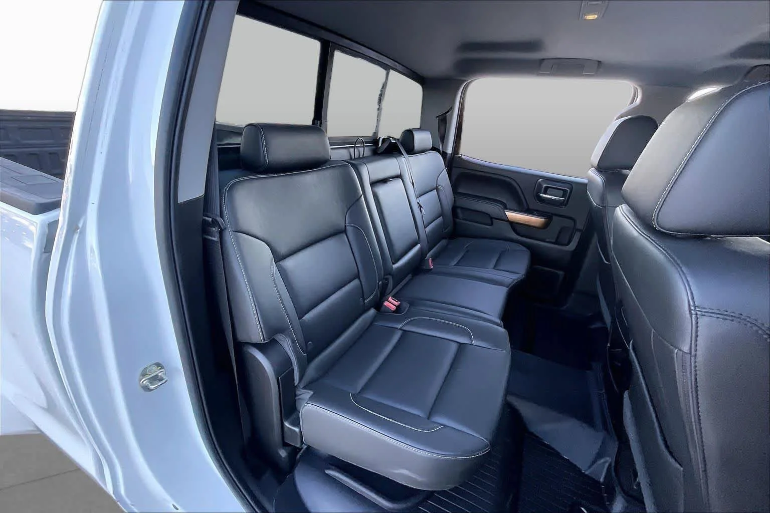 Used 2018 Summit White Chevrolet LTZ image 18