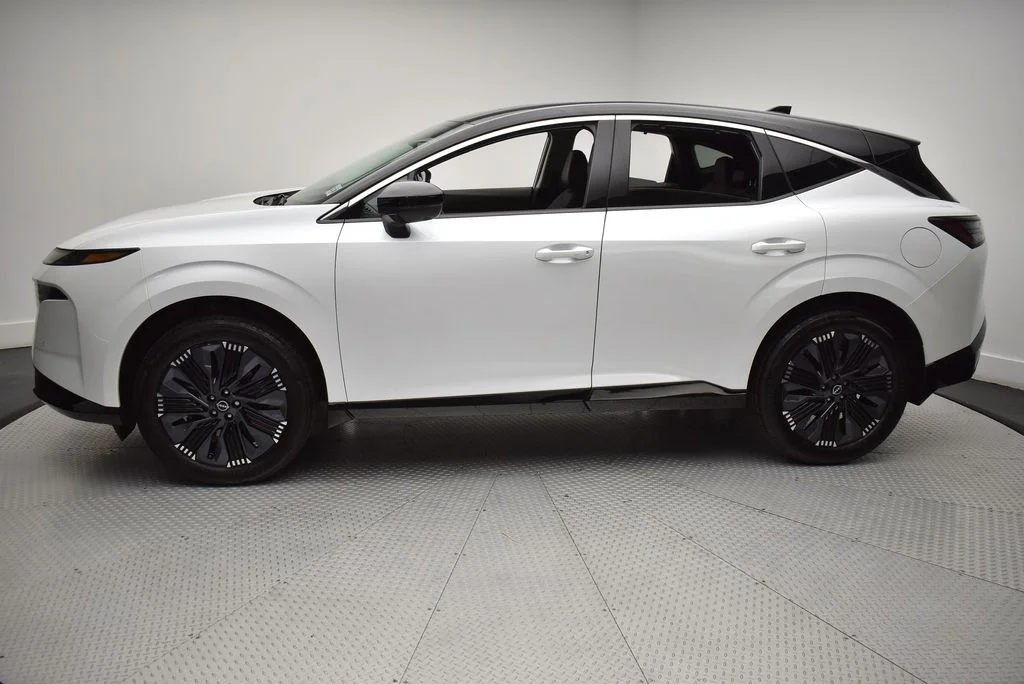 Used 2026 White Nissan Platinum image 8