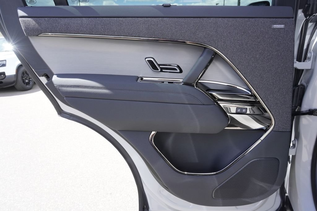 New 2026 Borasco Grey Land Rover Dynamic SE image 28