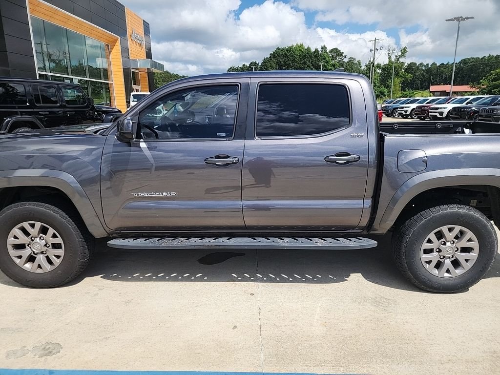 Used 2018 Gray Toyota SR5 image 3