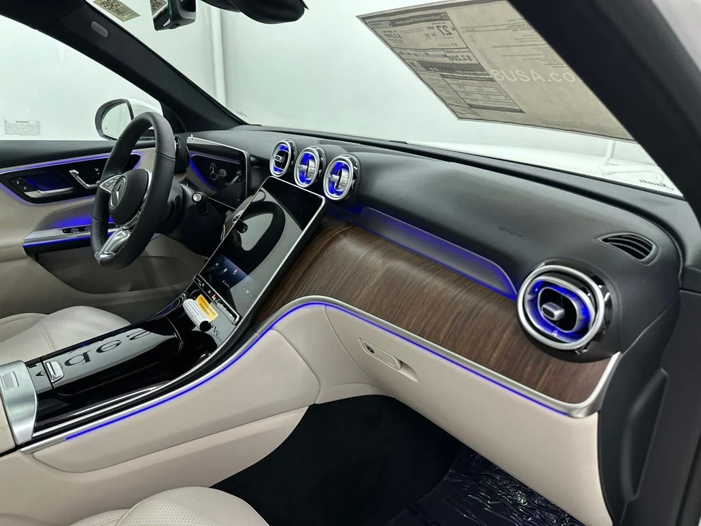 New 2027 White Mercedes-Benz GLC 300 image 25