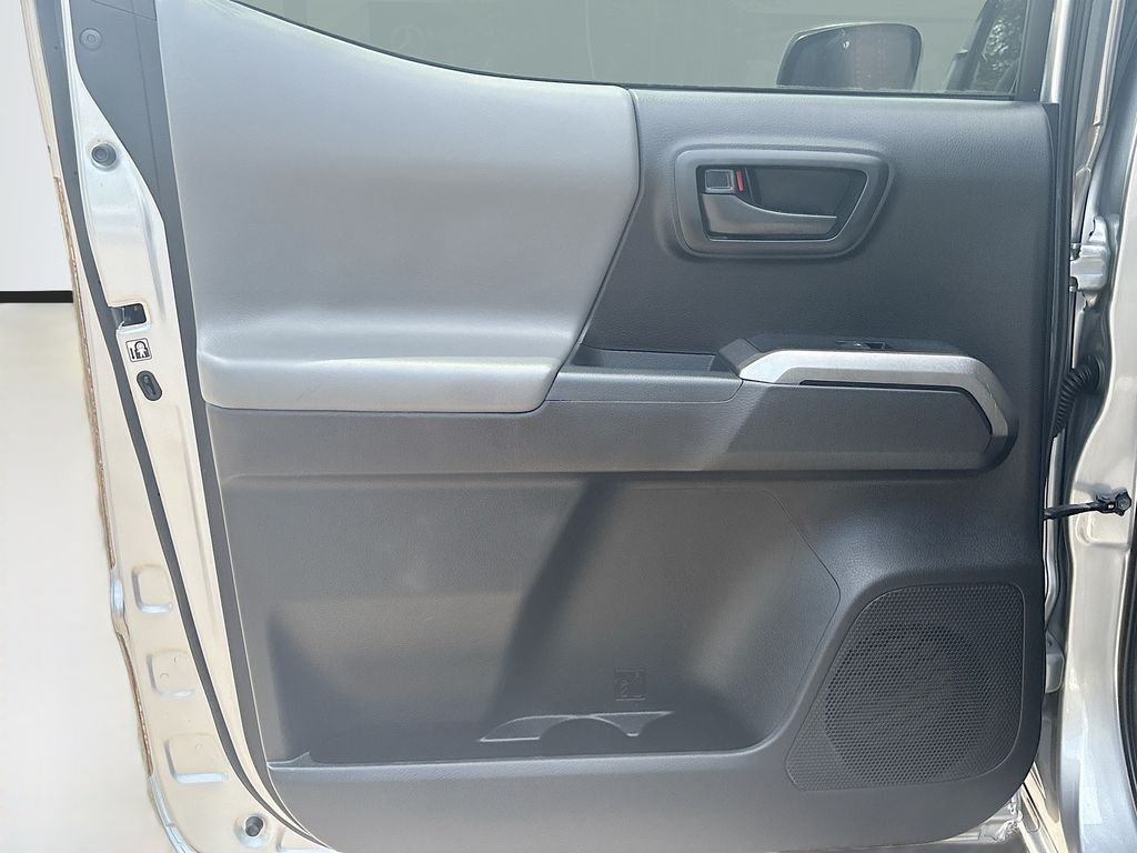 Used 2017 Silver Toyota SR5 image 15