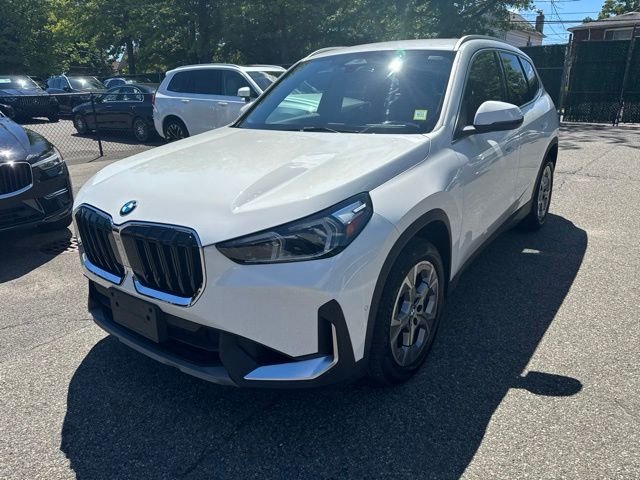 Used 2023 White BMW xDrive28i image 1
