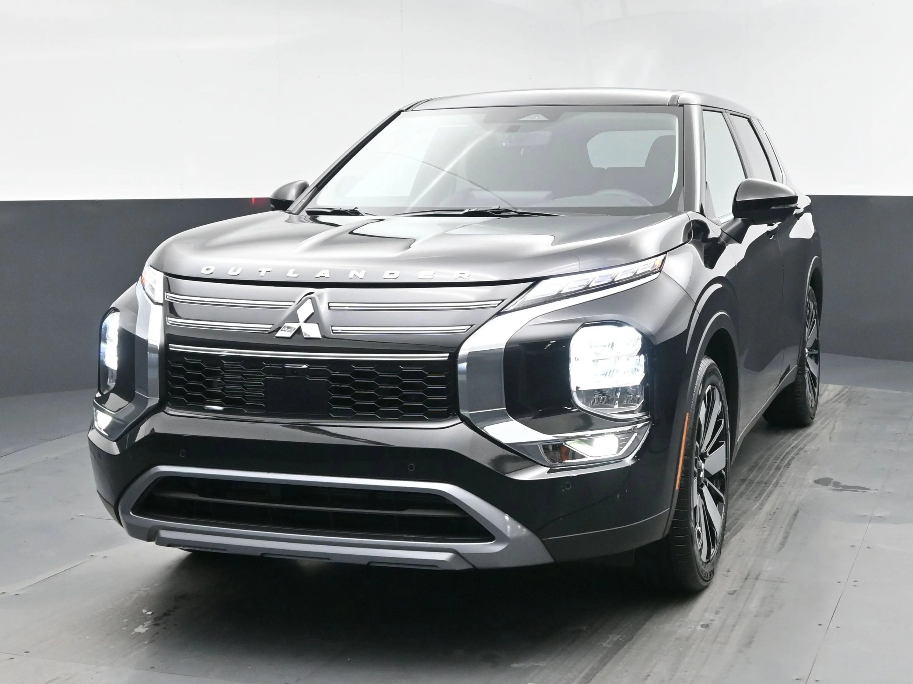 2026 Mitsubishi Outlander SE FWD's photo