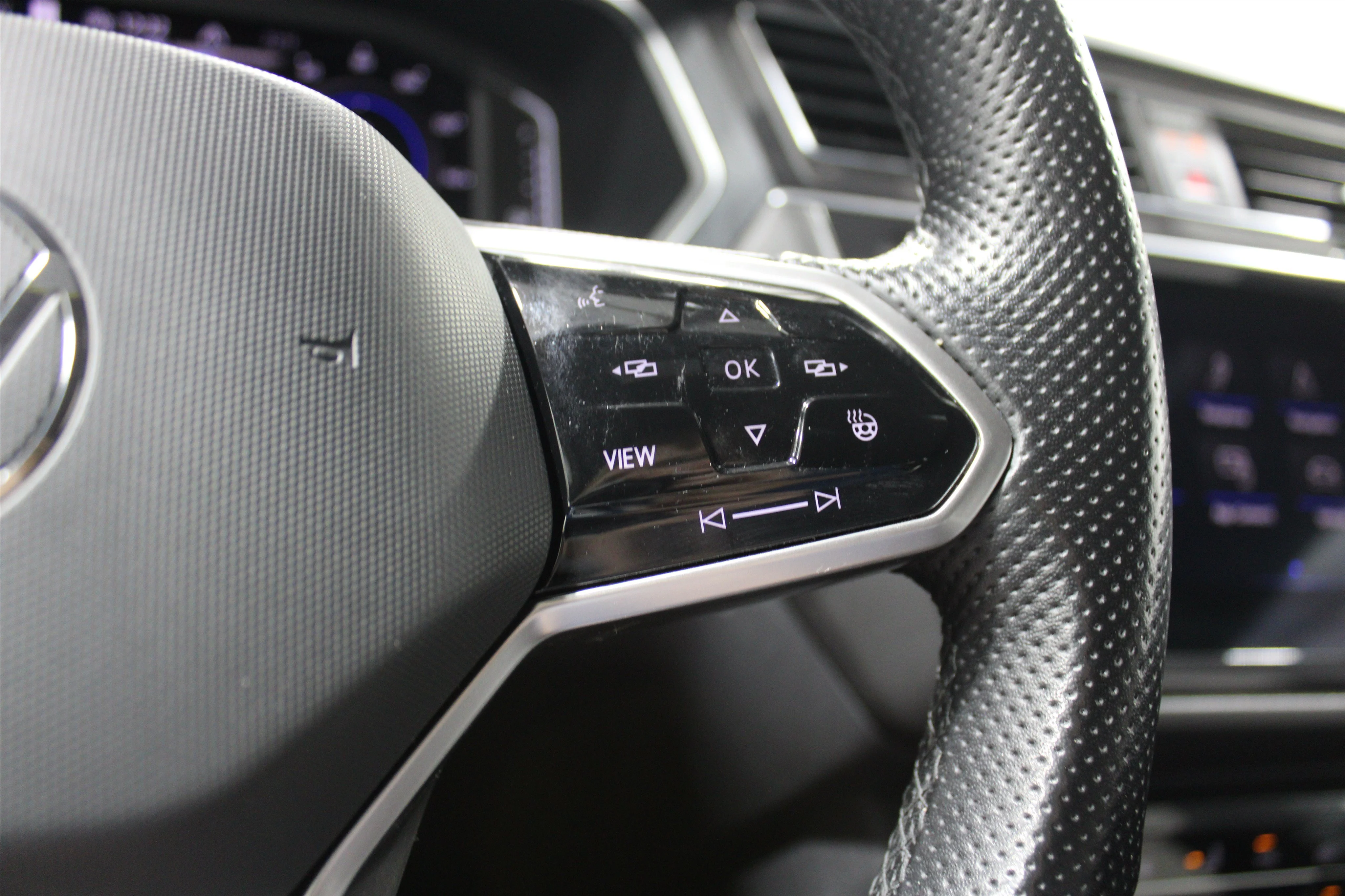 Used 2022 Gray Volkswagen SEL R-Line image 11