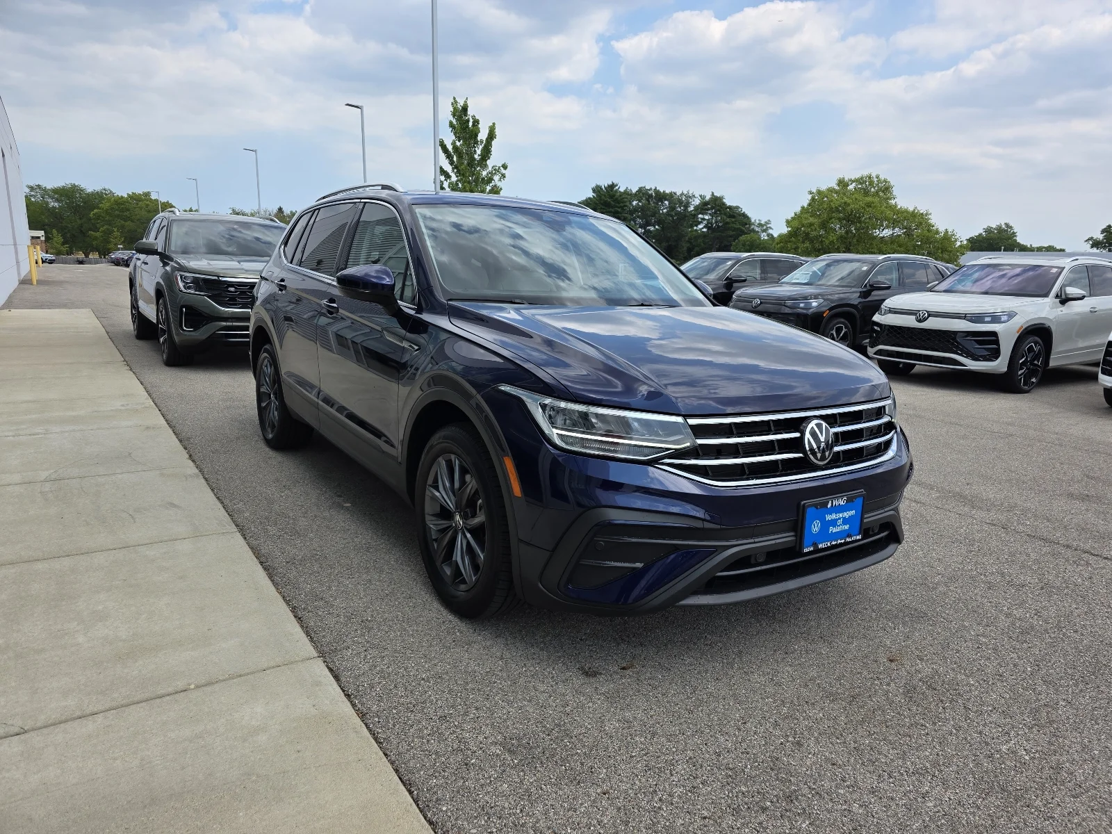 Certified Used 2022 Atlantic Blue Metallic (h7h7) Volkswagen 2.0T SE 4MOTION image 5