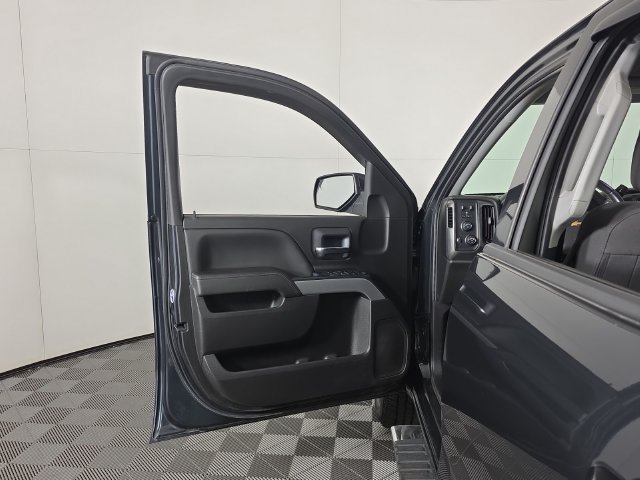 Used 2018 GRAPHITE METALLIC Chevrolet LT image 24