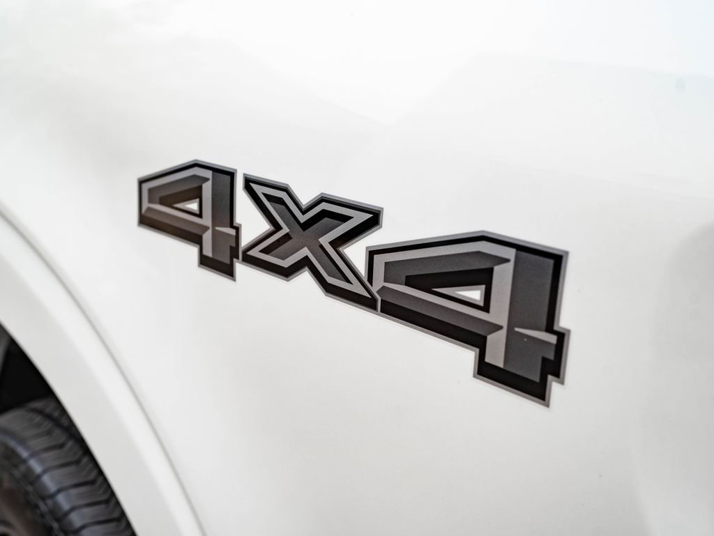 Used 2024 Star White Metallic Tri-Coat Ford LARIAT image 20