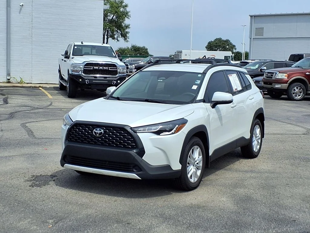 Used 2024 Toyota Corolla Cross LE with VIN 7MUCAABG1RV085358 for sale in Kansas City