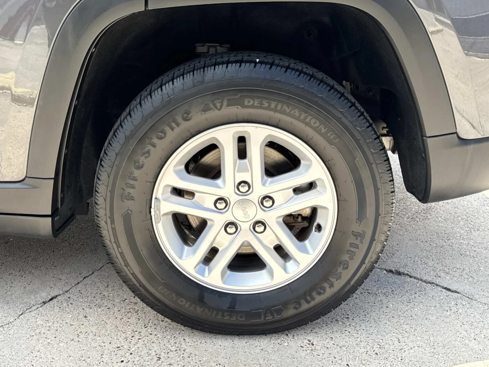 Used 2024 Baltic Gray Metallic Clearcoat Jeep Laredo image 4