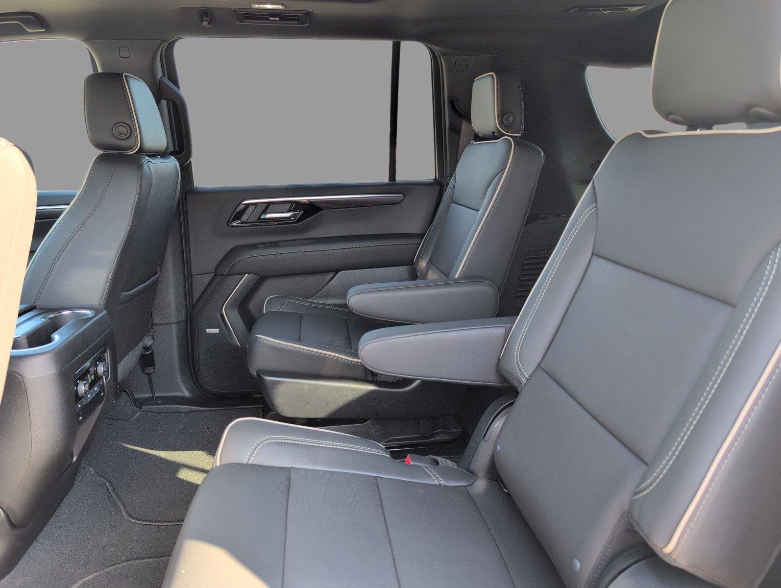 2026 Chevrolet Suburban Premier - Photo 33