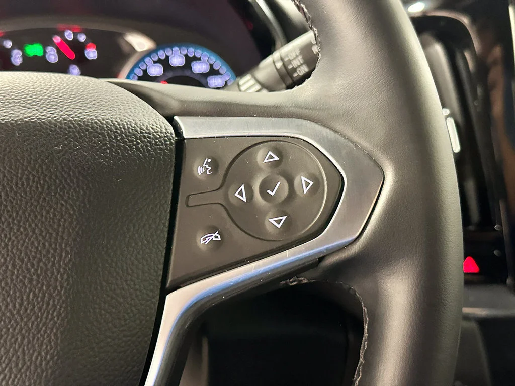 Used 2023 SUMMIT WHITE Chevrolet LT Cloth image 38