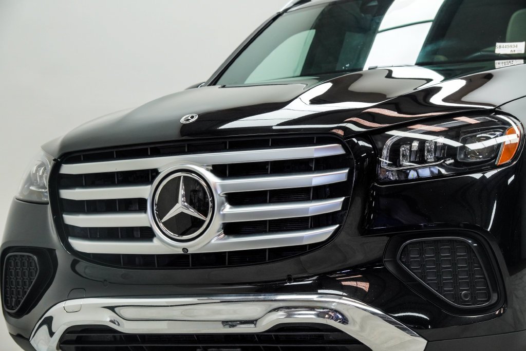 Used 2023 Black Mercedes-Benz GLB 250 image 2