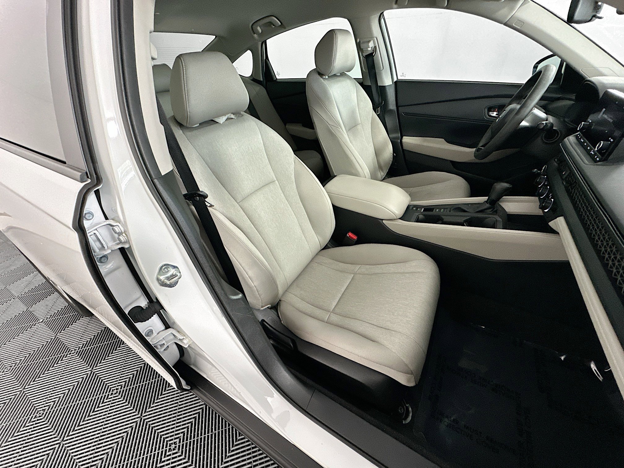 Used 2024 White Honda LX image 27