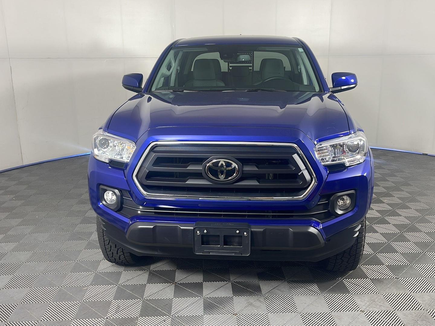 Used 2023 Blue Crush Metallic Toyota SR5 image 2