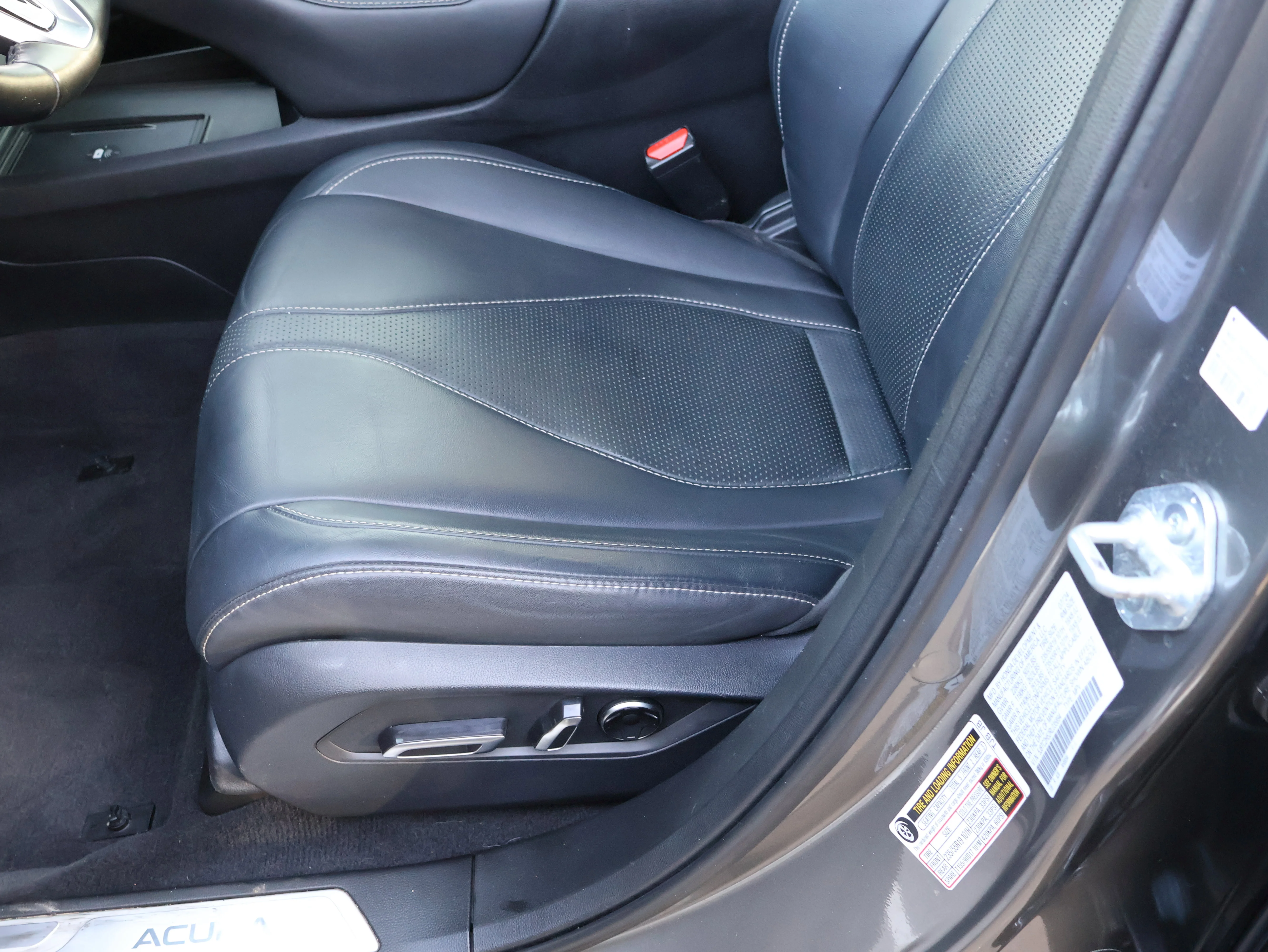 Used 2024 Liquid Carbon Metallic Acura w/Technology Package image 37