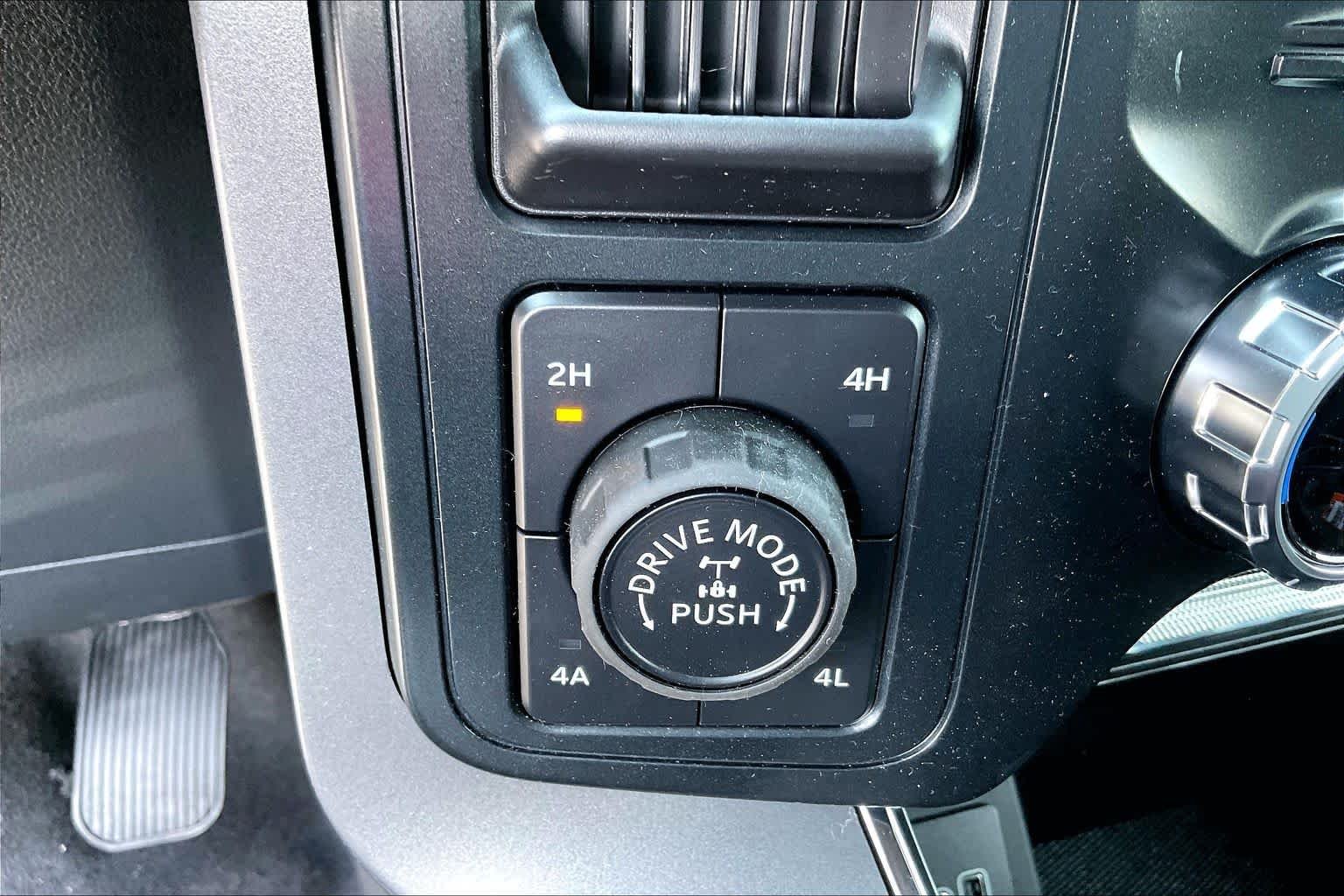 New 2026 Carbonized Gray Metallic Ford Lariat® image 16