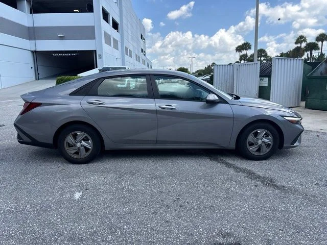 Used 2024 Metal Hyundai SE image 2