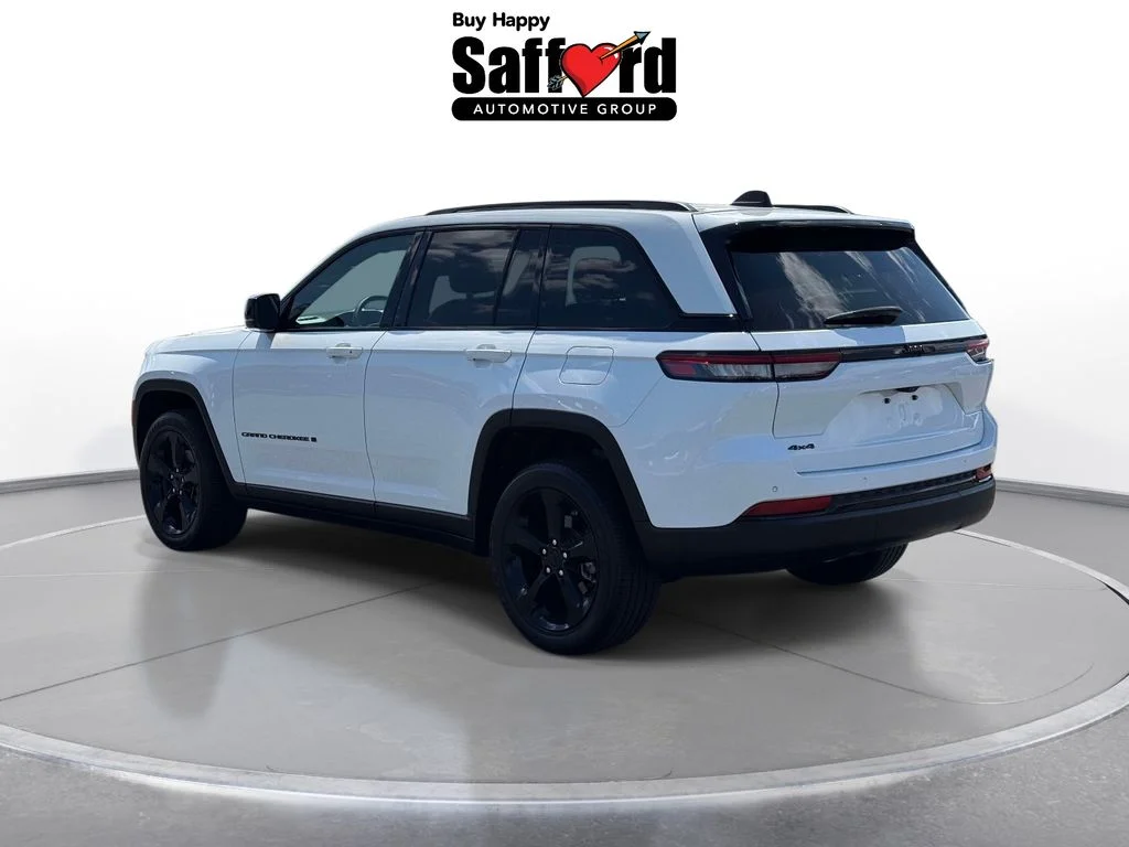 Used 2023 White/off-white Jeep Altitude X image 5