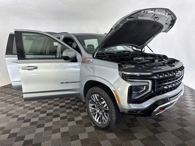 Used 2025 Gray Chevrolet Z71 image 13