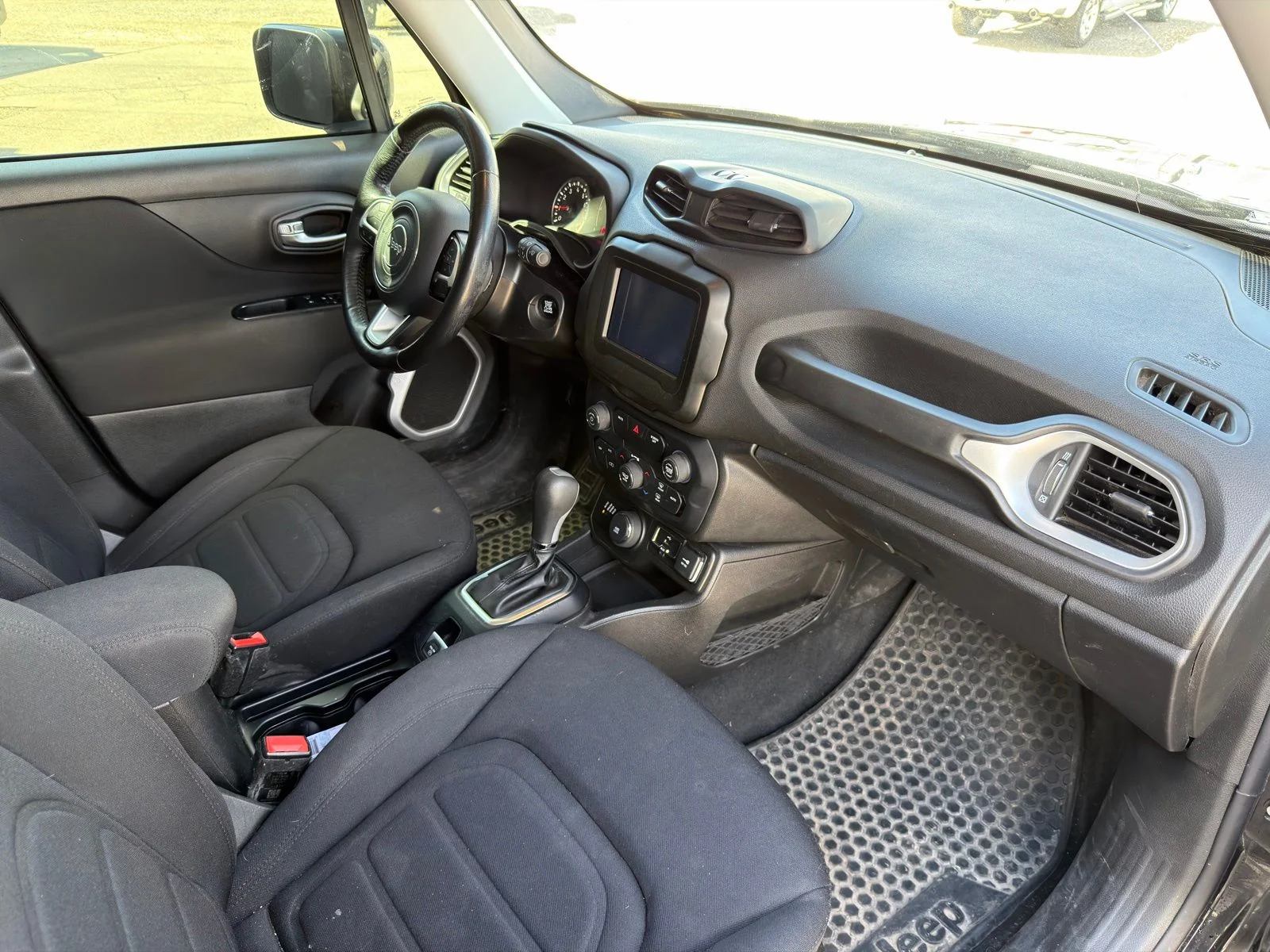 Used 2018 Black Jeep Latitude image 14