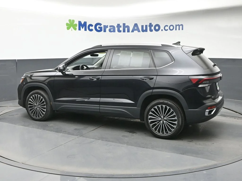 Used 2025 Black Volkswagen 1.5T SE image 23