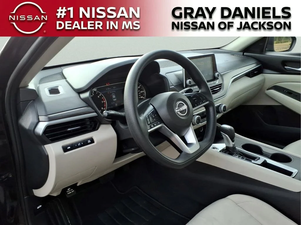 Used 2025 Black Nissan 2.5 SV image 9