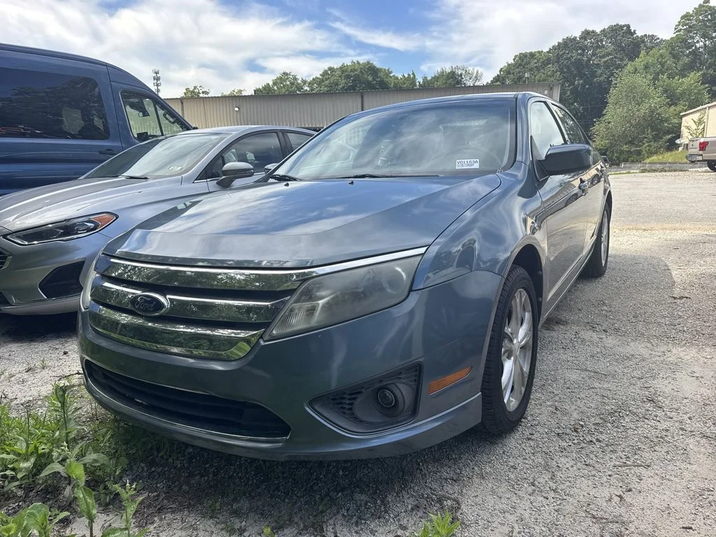 Used 2012 Blue Ford SE image 3