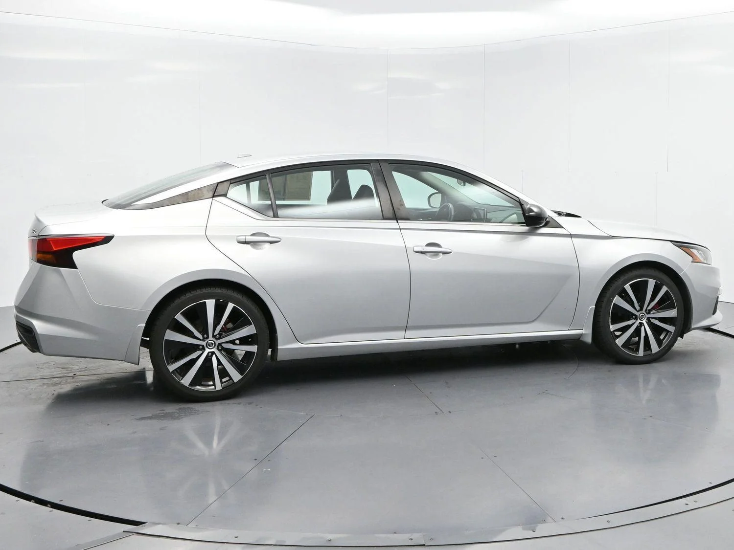 Used 2020 Brilliant Silver Metallic Nissan 2.5 SR image 8