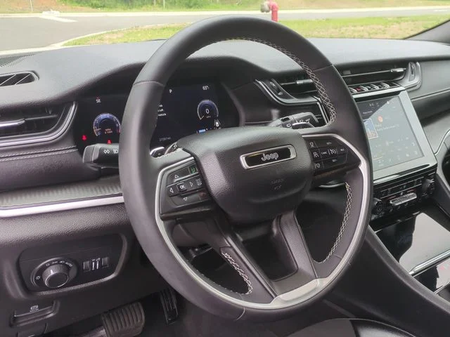 Used 2023 White/off-white Jeep Altitude X image 31