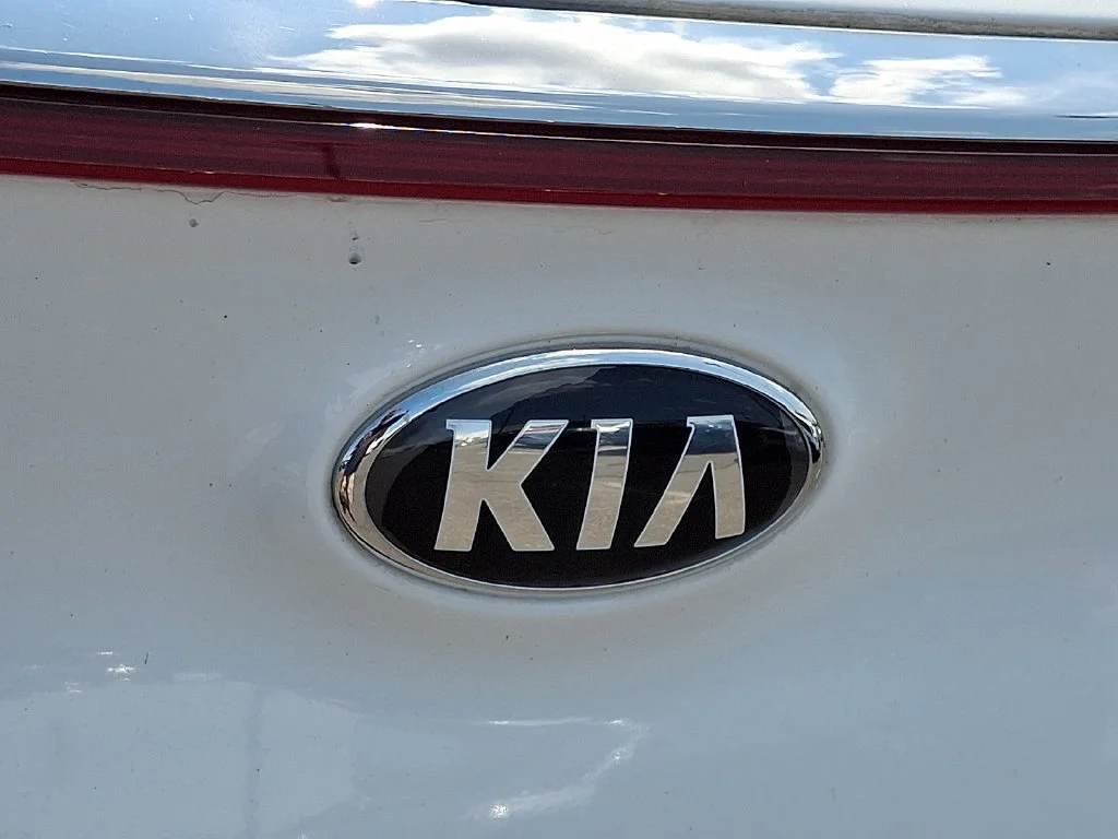Used 2019 White Kia EX image 32