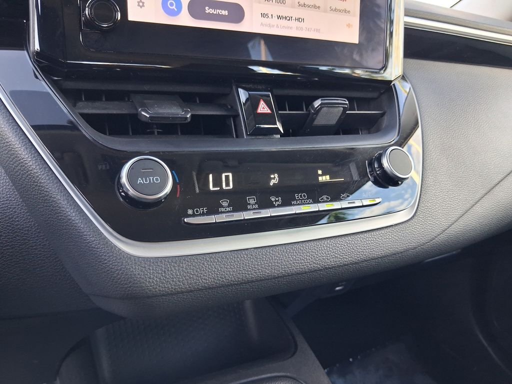 Used 2025 White Toyota LE image 21