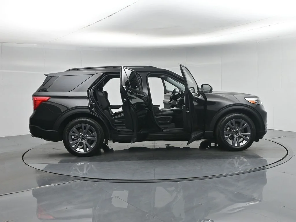 Certified Used 2022 Black Ford XLT image 5