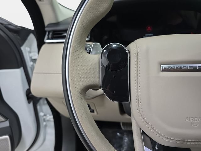 Used 2018 Fuji White Land Rover SE R-Dynamic image 17