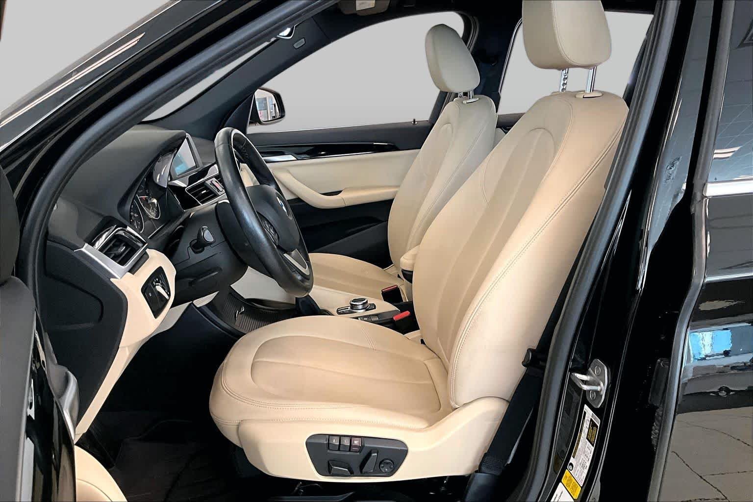 Used 2017 Jet Black BMW sDrive28i image 7