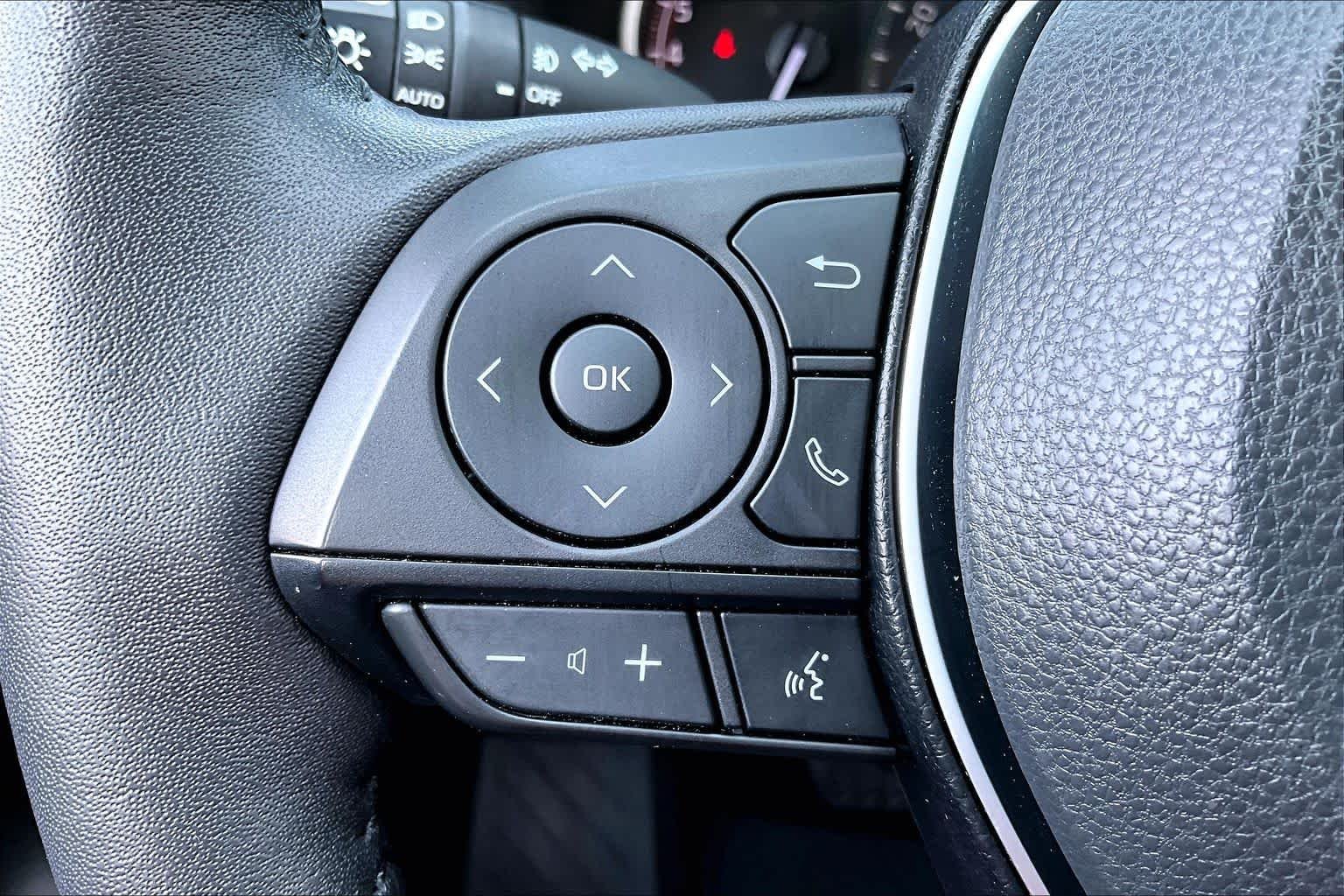 Used 2023 Wind Chill Pearl Toyota XLE Premium image 20