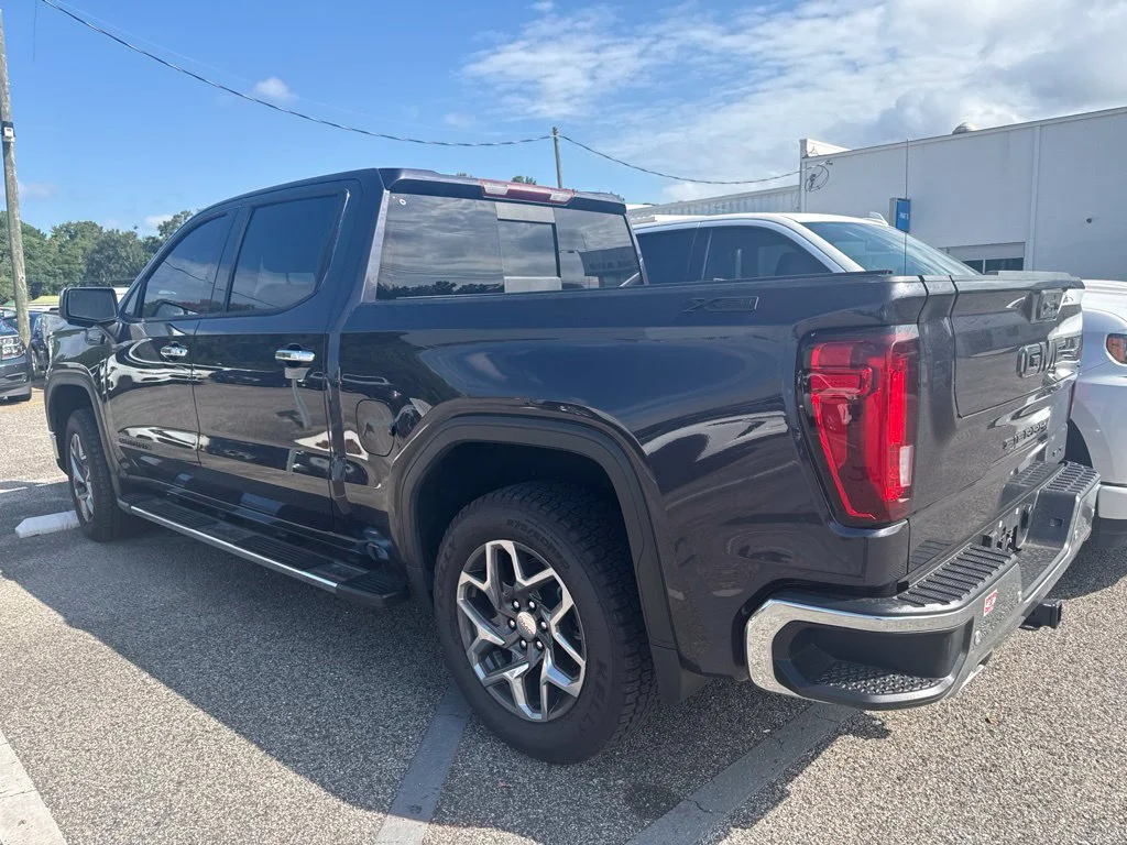 Used 2022 Silver GMC SLT image 4