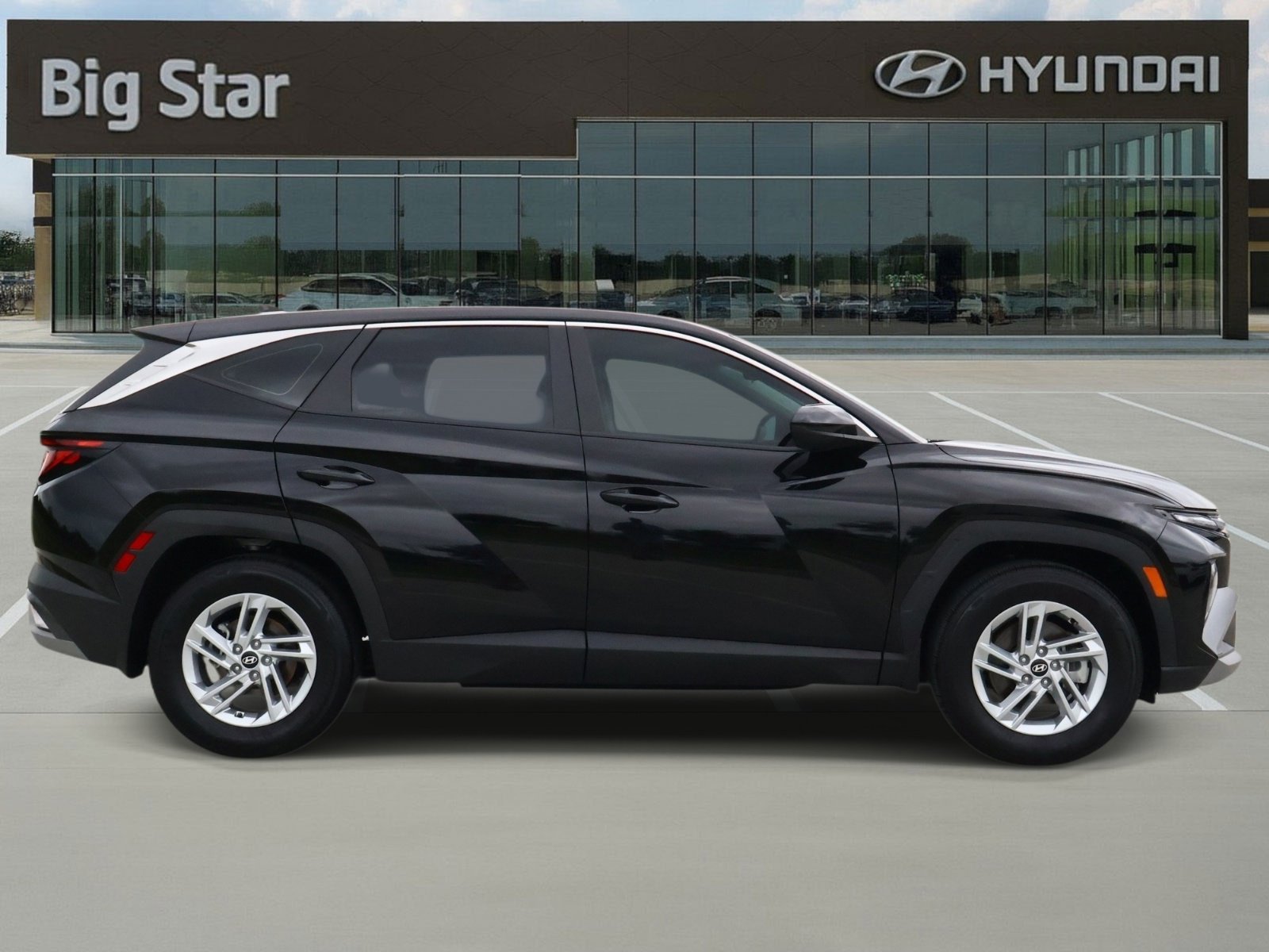 Certified Used 2026 Phantom Black Hyundai SE image 5