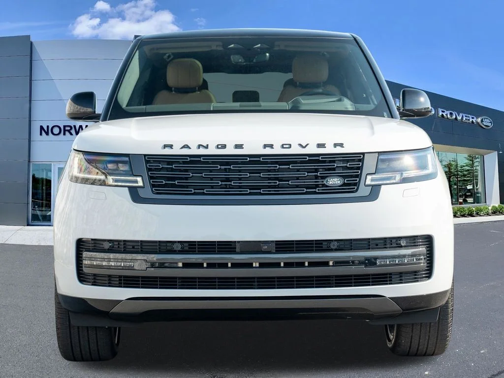 New 2026 Fuji White Land Rover SE image 2