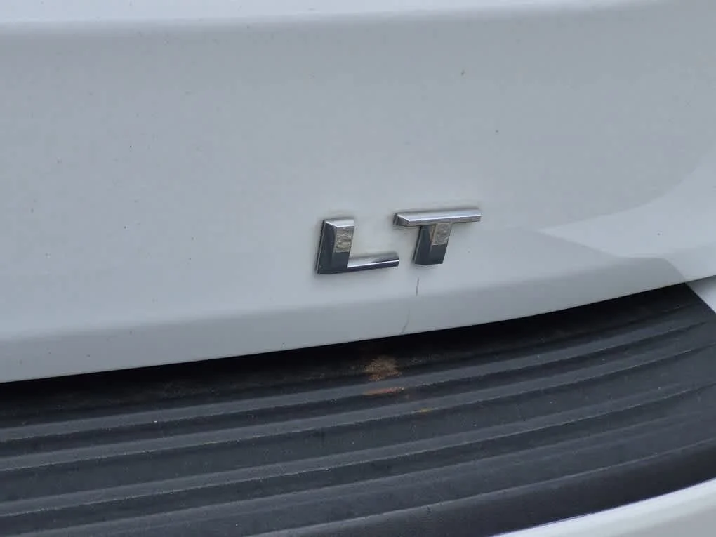 Used 2022 Summit White Chevrolet LT image 27