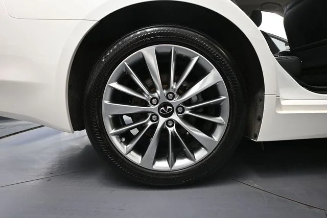 Certified Used 2024 White INFINITI LUXE image 10