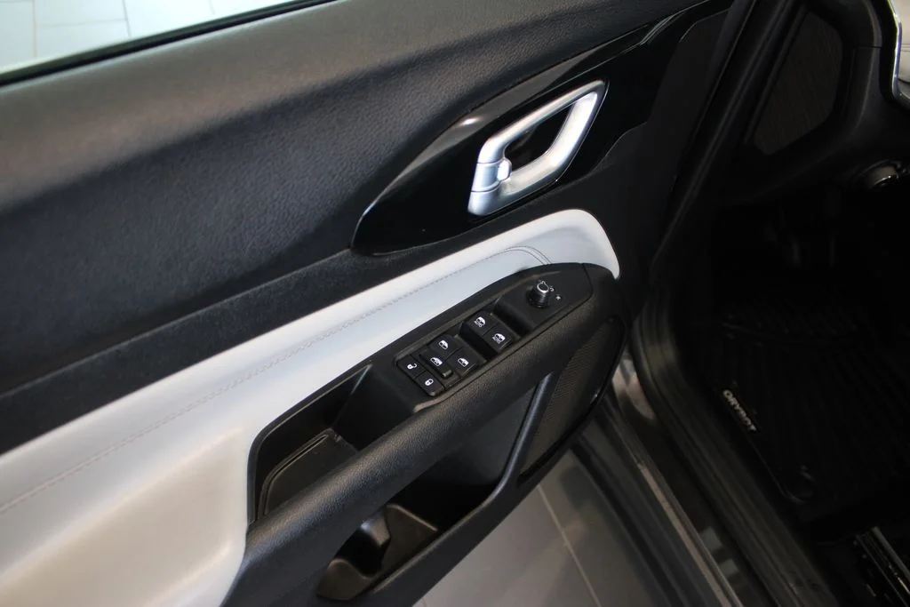 Used 2022 Gray Jeep Limited image 30