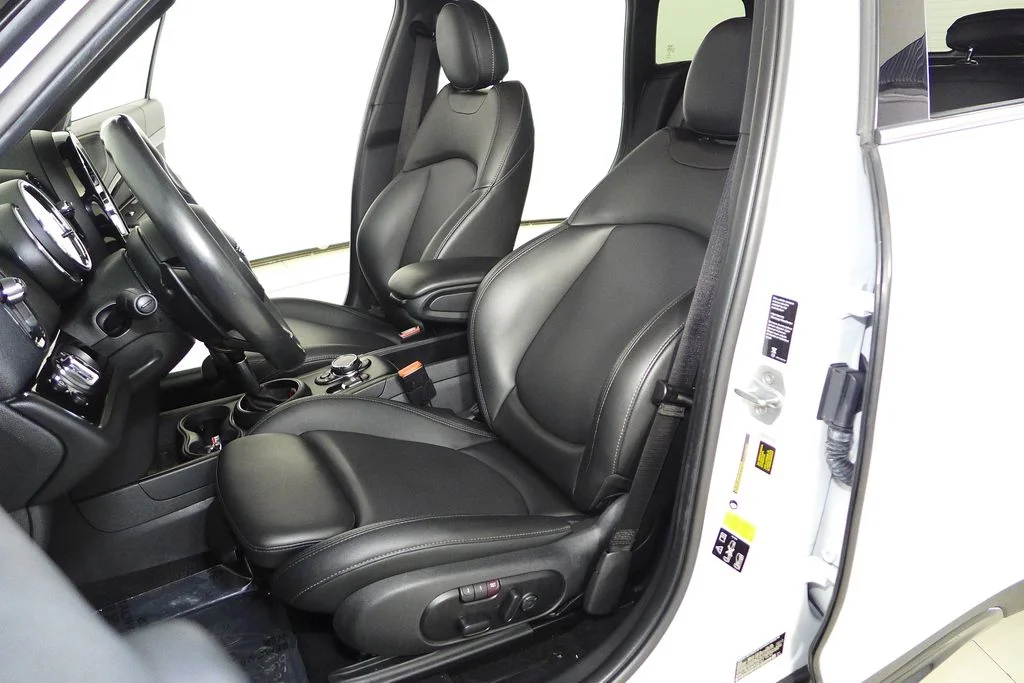 Used 2019 White MINI  image 22