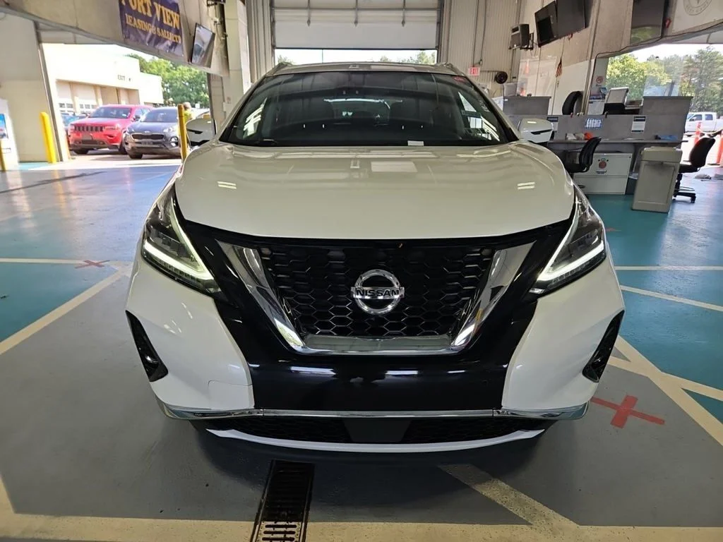 Used 2019 White Nissan SL image 10
