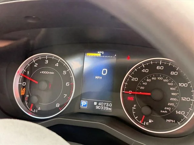Used 2020 White Subaru Base image 24