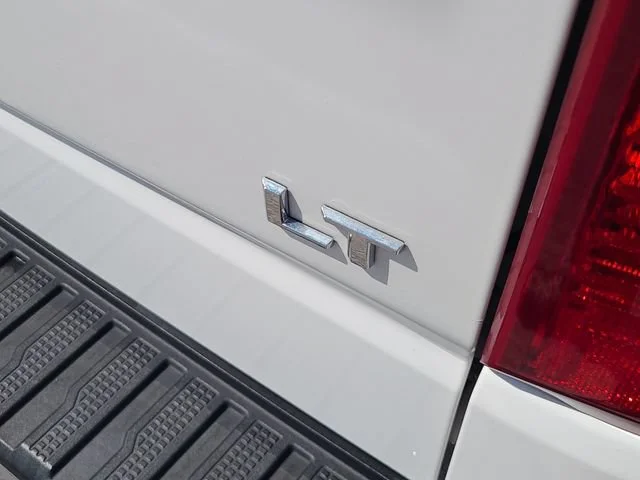 Used 2023 SUMMIT WHITE Chevrolet LT image 31